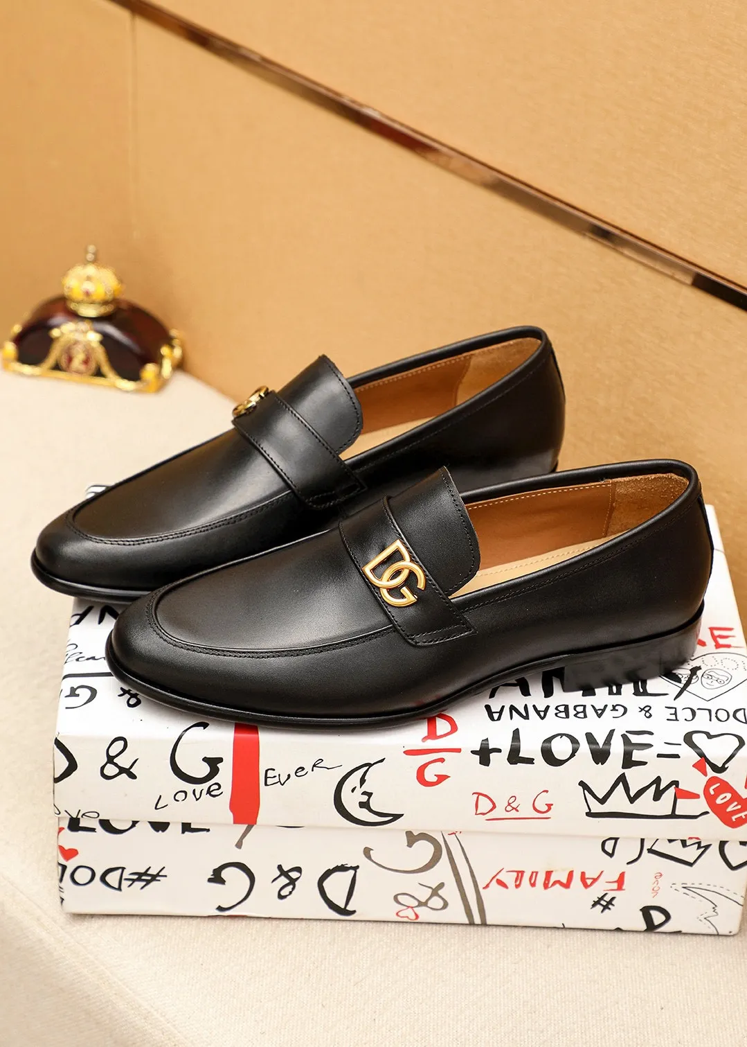 Men's clothing and shoes 💰480 💐DG top quality🔍🔍men's new leather shoes🚹sold at the same time at counters⚠The uppers are calfskin uppers imported from Italy, all imported cow🐂leather lining + classic hardware buckles, completely 1⃣️to 1⃣️reproduction🇮🇹💪💪, ⚠shoes Bottom: The original factory specially provides the original bottom, the exclusive movable molded bottom is super comfortable, ⚠Original factory goods, 🔍🔍high quality, you can enter and leave the counter at will, welcome to compare ⚠Code number: 38-44 (45.46🉑️Customized)